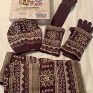 NIB Muk Luks Reversible Accessories Set